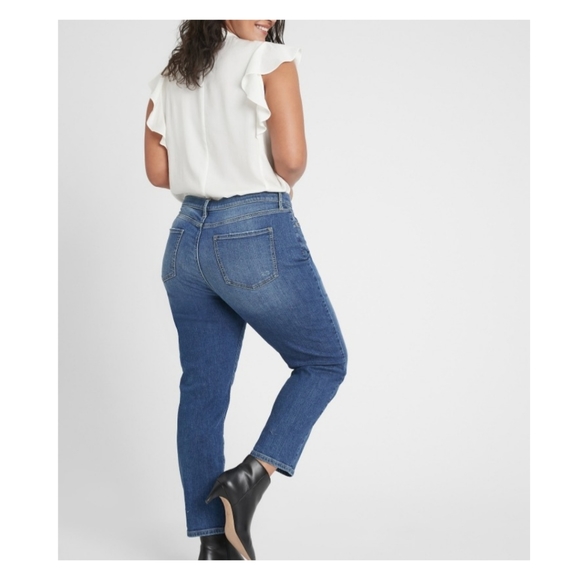 Banana Republic Curvy Low-Rise Medium Wash Girlfriend Jeans - Picture 2 of 5